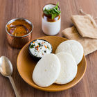 idli-sambhar-with-coconut-chutney