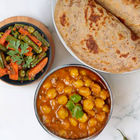 chole-mix-veg-poriyal-paratha-thali